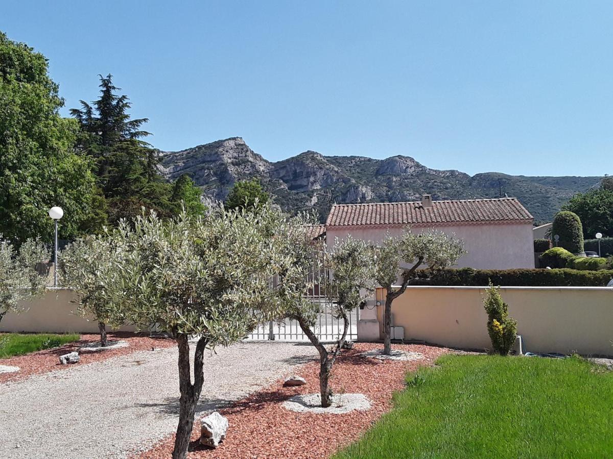 Vila Le Jardin Des Tourterelles Robion en Luberon Exteriér fotografie