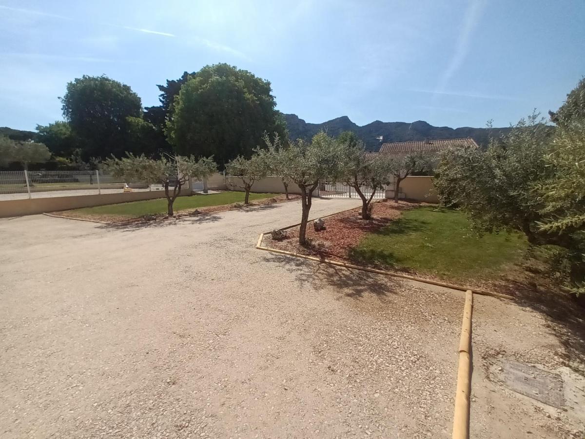 Vila Le Jardin Des Tourterelles Robion en Luberon Exteriér fotografie