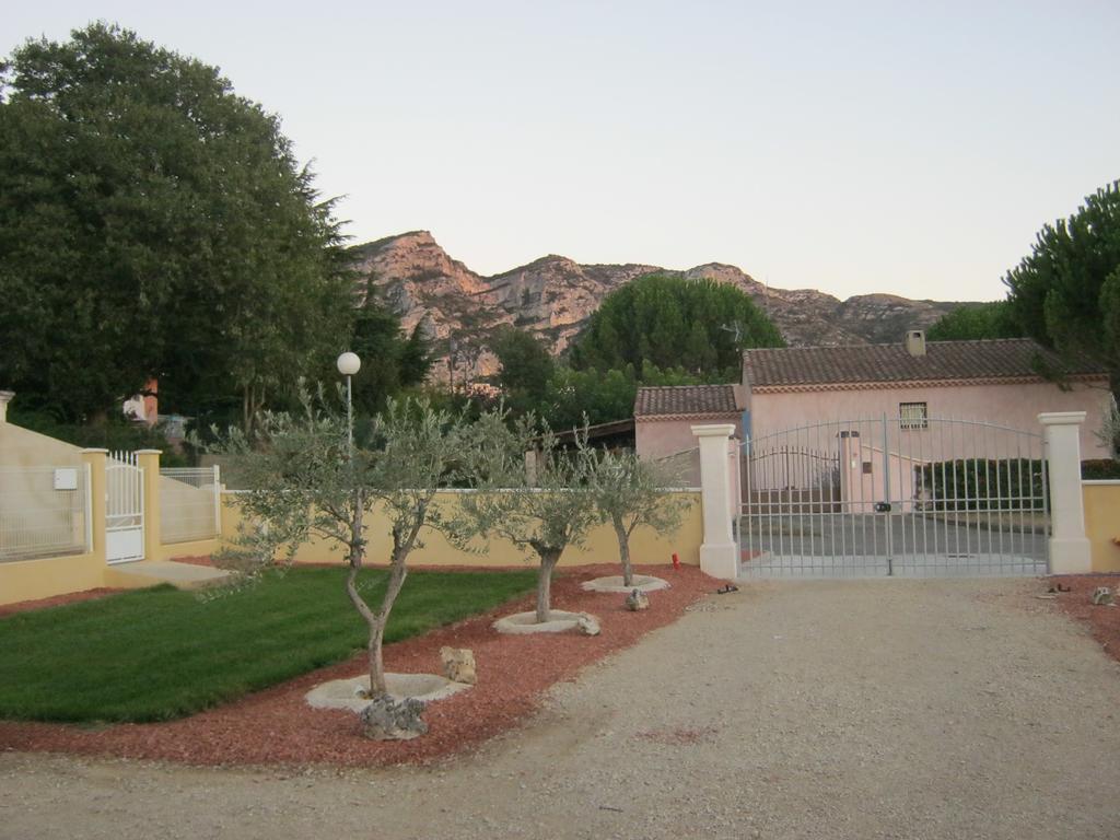 Vila Le Jardin Des Tourterelles Robion en Luberon Exteriér fotografie