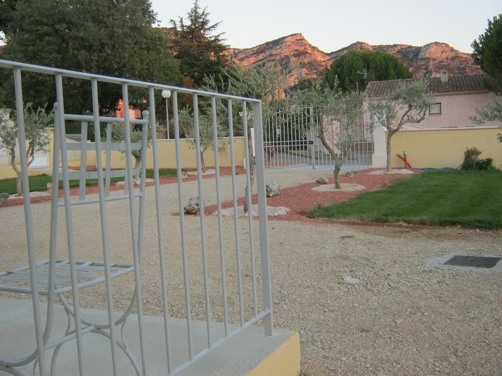 Vila Le Jardin Des Tourterelles Robion en Luberon Exteriér fotografie