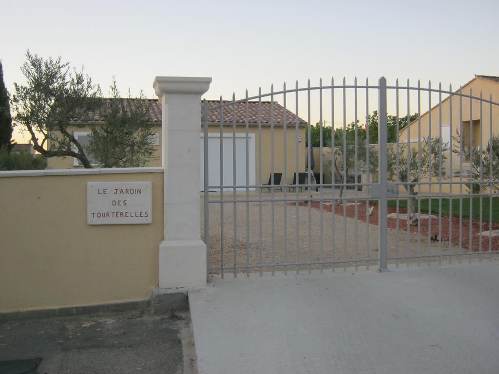 Vila Le Jardin Des Tourterelles Robion en Luberon Exteriér fotografie