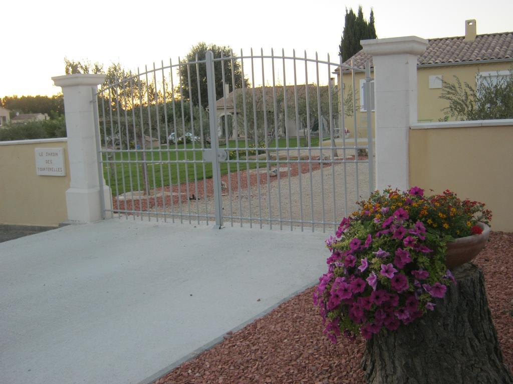 Vila Le Jardin Des Tourterelles Robion en Luberon Exteriér fotografie